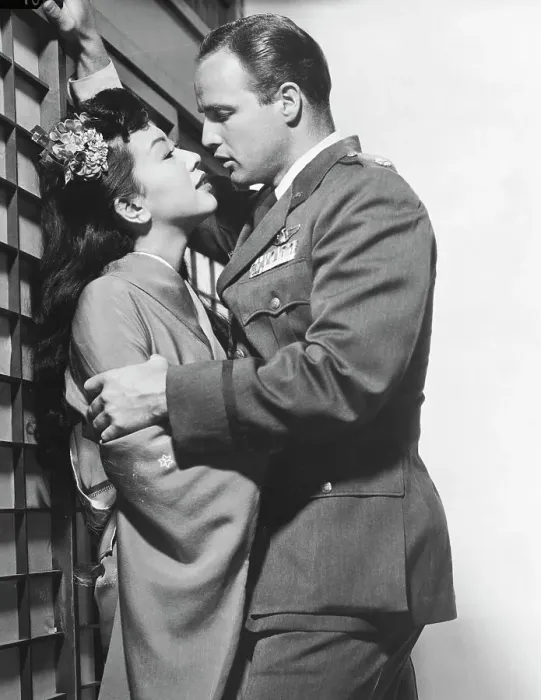 Framed Print : Marlon Brando and Miiko Taka in Sayonara Framed Print : Marlon Brando and Miiko Taka in Sayonara