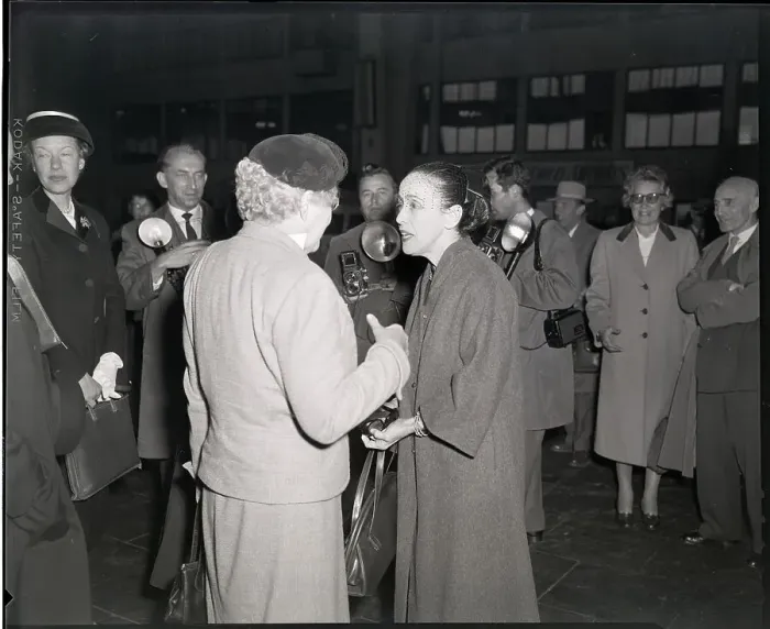 Framed Print : Martha Graham Talks with Eleanor Dulles Framed Print : Martha Graham Talks with Eleanor Dulles