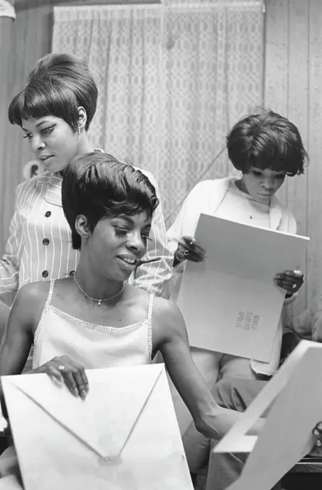 Framed Print : Martha Reeves And The Vandellas At The Apollo Framed Print : Martha Reeves And The Vandellas At The Apollo