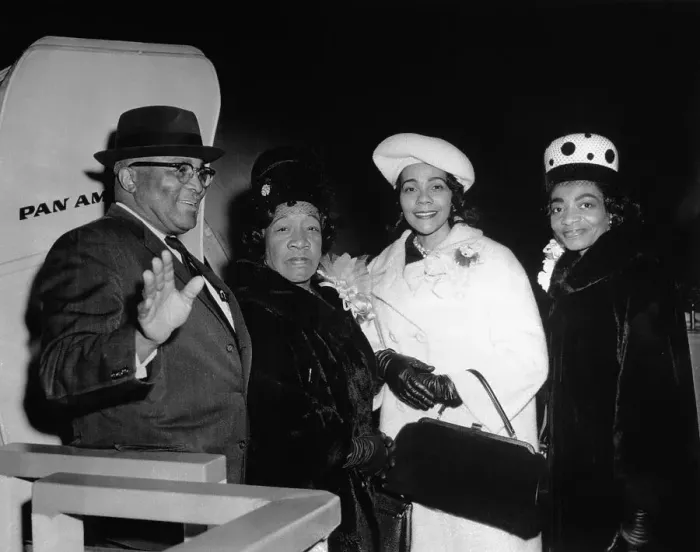 Framed Print : Martin L. King'S Family At Airport Framed Print : Martin L. King'S Family At Airport