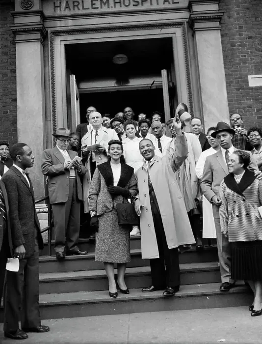 Framed Print : Martin Luther King Leaves Hospital Framed Print : Martin Luther King Leaves Hospital