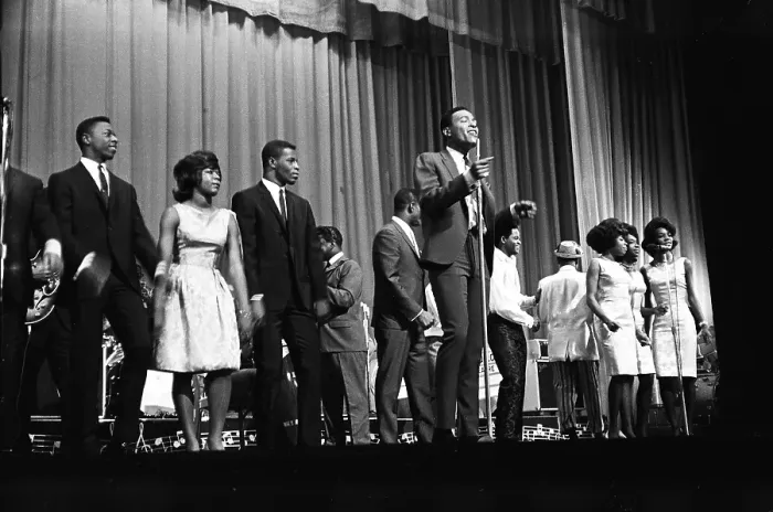 Framed Print : Marvin Gaye At The Apollo Framed Print : Marvin Gaye At The Apollo
