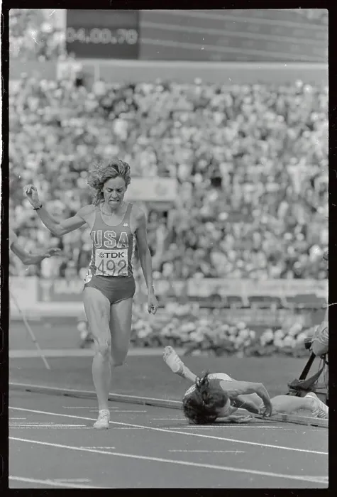 Framed Print : Mary Decker Crossing Finish Line Framed Print : Mary Decker Crossing Finish Line