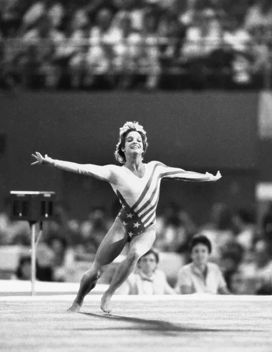 Framed Print : Mary Lou Retton Performs Floor Exercise