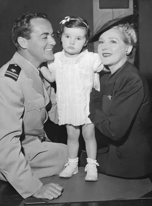 Framed Print : Mary Pickford and Buddy Rogers with their Daughter Framed Print : Mary Pickford and Buddy Rogers with their Daughter