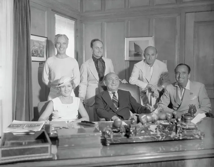 Framed Print : Mary Pickford and Douglas Fairbanks Posing with Colleagues Framed Print : Mary Pickford and Douglas Fairbanks Posing with Colleagues