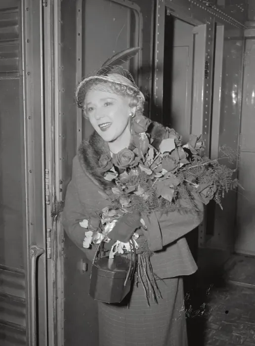 Framed Print : Mary Pickford Holding Bouquet of Flowers Framed Print : Mary Pickford Holding Bouquet of Flowers