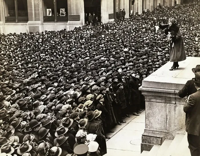 Framed Print : Mary Pickford Sells Liberty Loans During World War I Framed Print : Mary Pickford Sells Liberty Loans During World War I