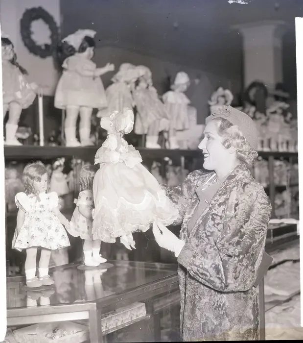 Framed Print : Mary Pickford Shopping for Dolls Framed Print : Mary Pickford Shopping for Dolls