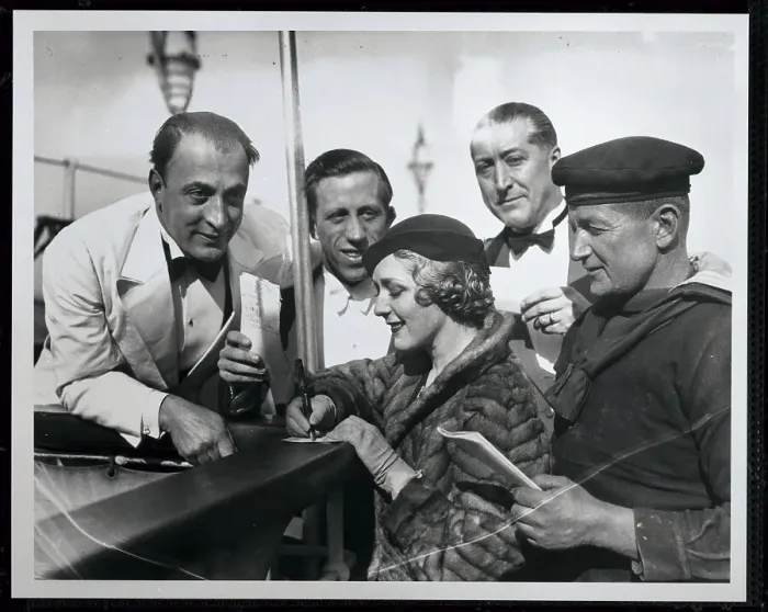 Framed Print : Mary Pickford Signing Autographs