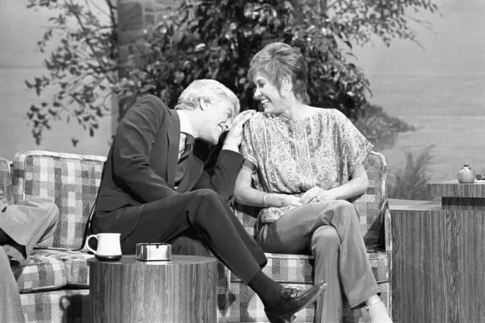 Framed Print : Mary Tyler Moore and Dick Van Dyke