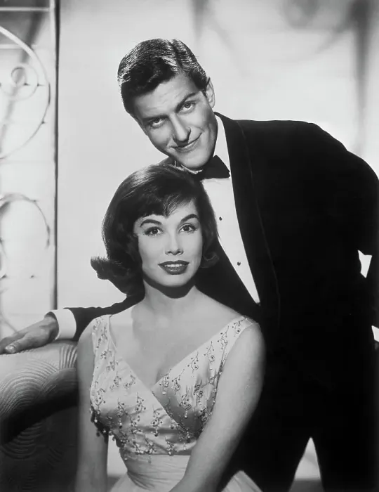 Framed Print : Mary Tyler Moore and Dick Van Dyke Framed Print : Mary Tyler Moore and Dick Van Dyke