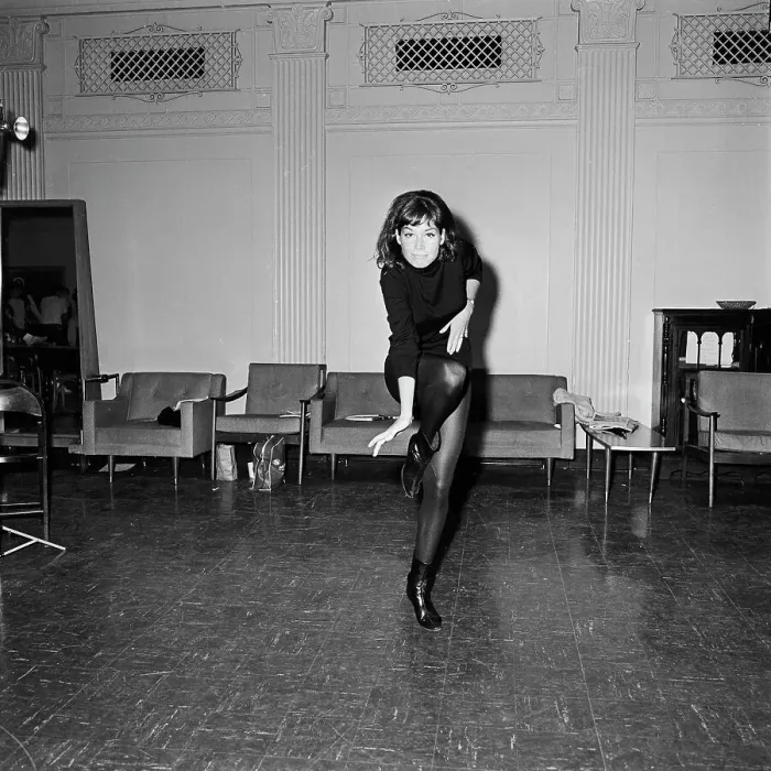Framed Print : Mary Tyler Moore Rehearsing Framed Print : Mary Tyler Moore Rehearsing