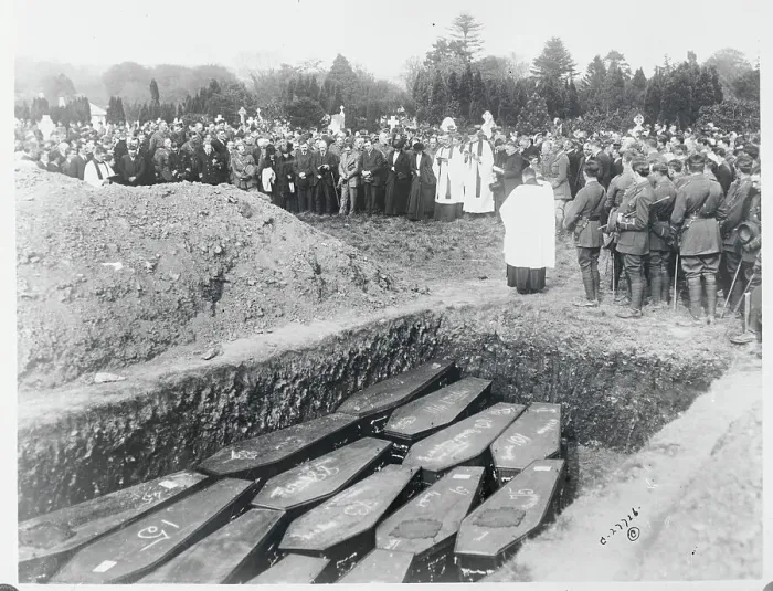 Framed Print : Mass Funeral Service for Lusitania Victims Framed Print : Mass Funeral Service for Lusitania Victims