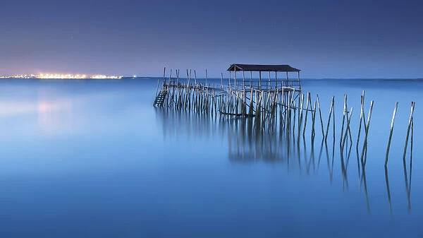 Blue. Masterpiece of architecture popular in the dock palafAitico Carrasqueira