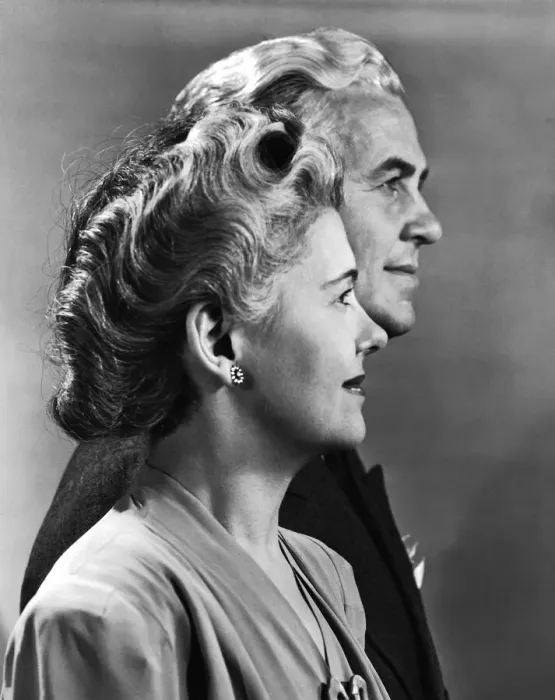 Framed Print : Mature couple, profile, close-up (B&W) Framed Print : Mature couple, profile, close-up (B&W)