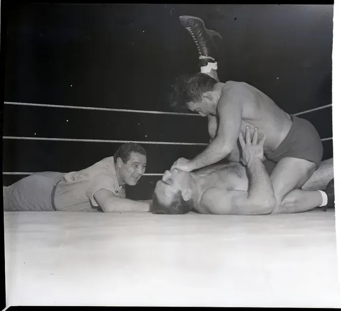 Framed Print : Max Baer As Ref;P.Carnera & J.Londos Wre Framed Print : Max Baer As Ref;P.Carnera & J.Londos Wre