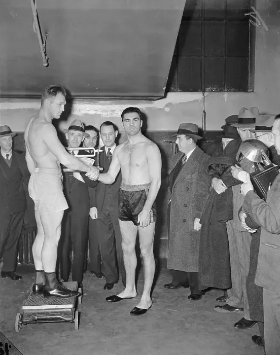 Framed Print : Max Schmeling and Harry Thomas Shaking Hands Framed Print : Max Schmeling and Harry Thomas Shaking Hands