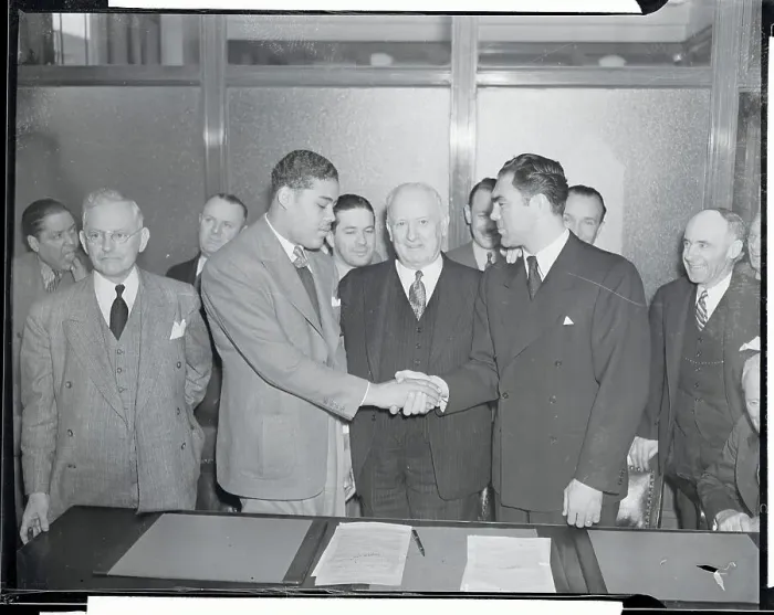 Framed Print : Max Schmeling and Joe Louis Shaking Hands