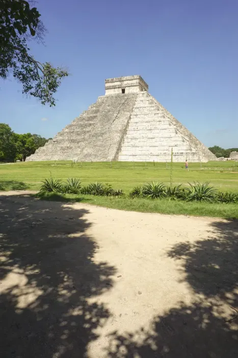 Framed Print : Mayan Pyramid of Kukulkan, El Castillo, and ruins at Chichen Itza, Yucatan, Mexico Framed Print : Mayan Pyramid of Kukulkan, El Castillo, and ruins at Chichen Itza, Yucatan, Mexico