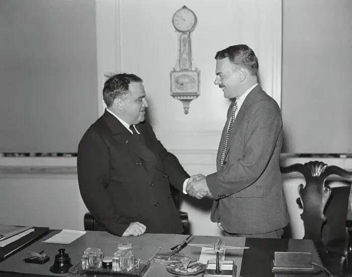 Framed Print : Mayor Fiorello LaGuardia Shaking Hands with Thomas Dewey Framed Print : Mayor Fiorello LaGuardia Shaking Hands with Thomas Dewey