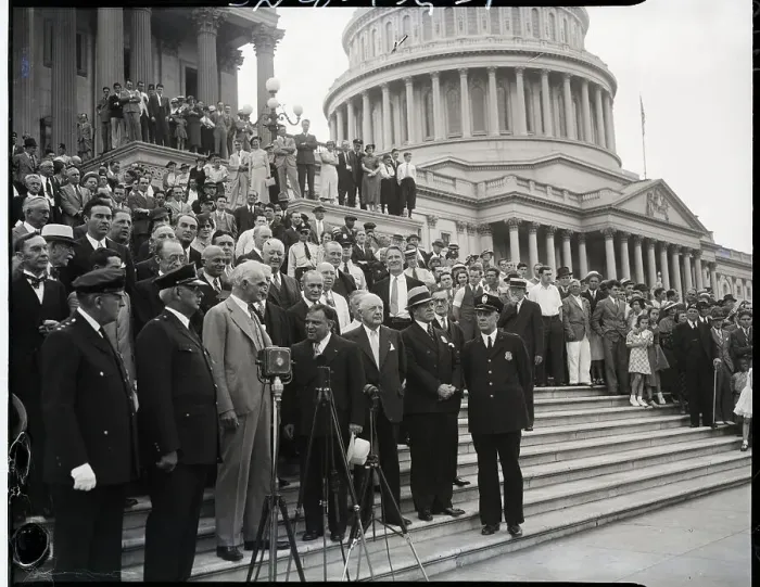 Framed Print : Mayor Laguardia with Police Outside Capitol Framed Print : Mayor Laguardia with Police Outside Capitol