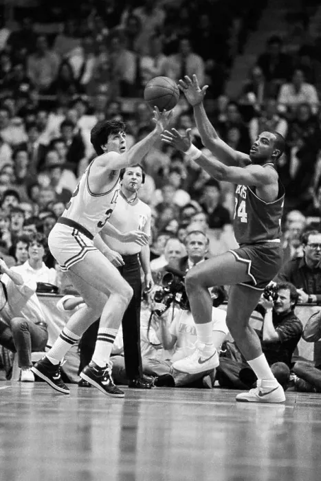Framed Print : McHale and Barkley Chasing Loose Ball Framed Print : McHale and Barkley Chasing Loose Ball