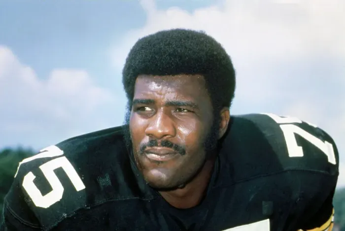 Framed Print : Mean Joe Greene of the Pittsburgh Steelers Framed Print : Mean Joe Greene of the Pittsburgh Steelers