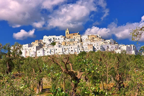 The medieval fortified hill town of Ostuni, also La Citta Bianca, The White Town, Ostuni, Apulia, Italy