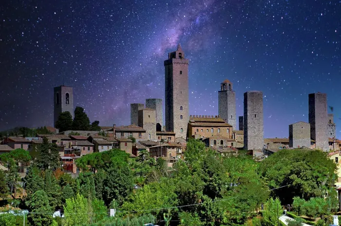Framed Print : The Medieval Italian Town of San Gimignano at Night Framed Print : The Medieval Italian Town of San Gimignano at Night