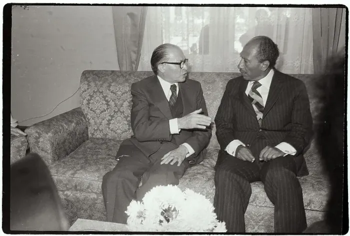 Framed Print : Mehamen Begin And Anwar Sadat Meet Framed Print : Mehamen Begin And Anwar Sadat Meet