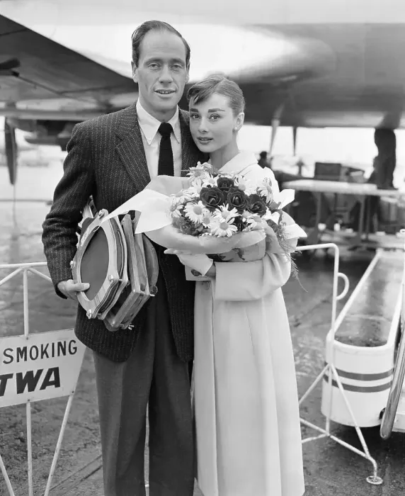 Framed Print : Mel Ferrer and Audrey Hepburn in Paris Framed Print : Mel Ferrer and Audrey Hepburn in Paris