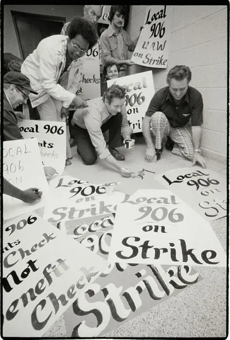 Framed Print : Members Of Uaw Prepare Picket Signs