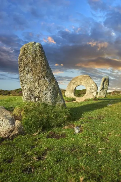 Framed Print : Men-an-Tol, Men an Toll or the Crick Stone, late Neolithic or early Bronze Age, standing stones Framed Print : Men-an-Tol, Men an Toll or the Crick Stone, late Neolithic or early Bronze Age, standing stones