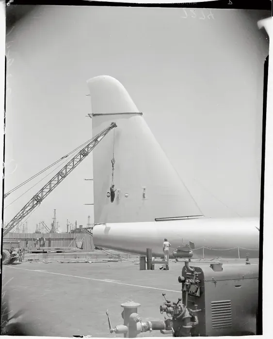 Framed Print : Men Constructing Tail for Hughes Flying Boat