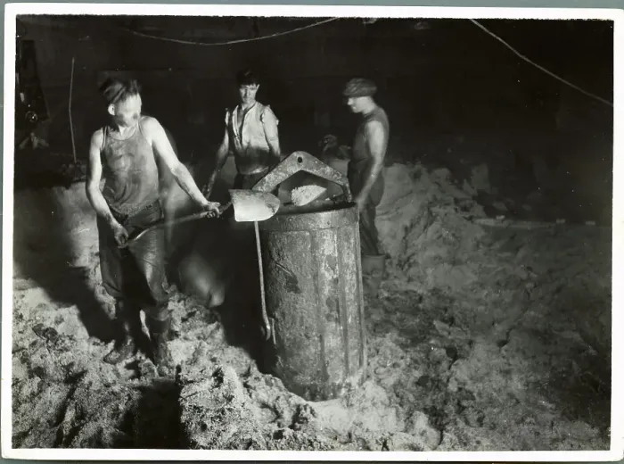 Framed Print : Men Trucking Sand in New York River Shaft Caisson for Midtown Hudson Tunnel Framed Print : Men Trucking Sand in New York River Shaft Caisson for Midtown Hudson Tunnel