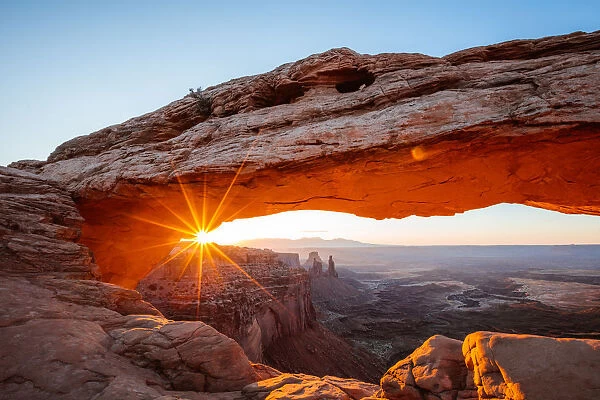 Mesa arch sunrise, Canyonlands national park, USA