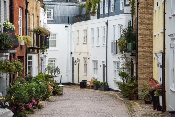 Framed Print : Mews houses in Knightsbridge Framed Print : Mews houses in Knightsbridge