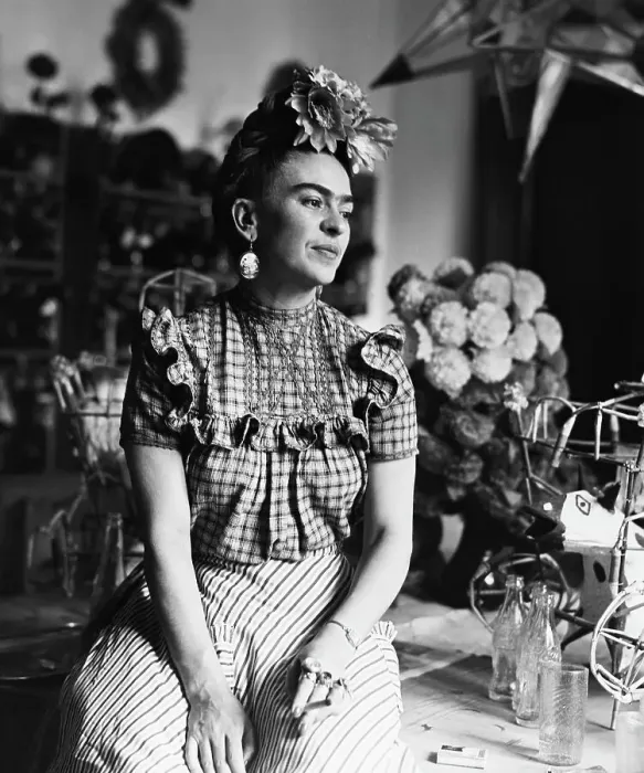 Framed Print : Mexican Painter Frida Kahlo Framed Print : Mexican Painter Frida Kahlo