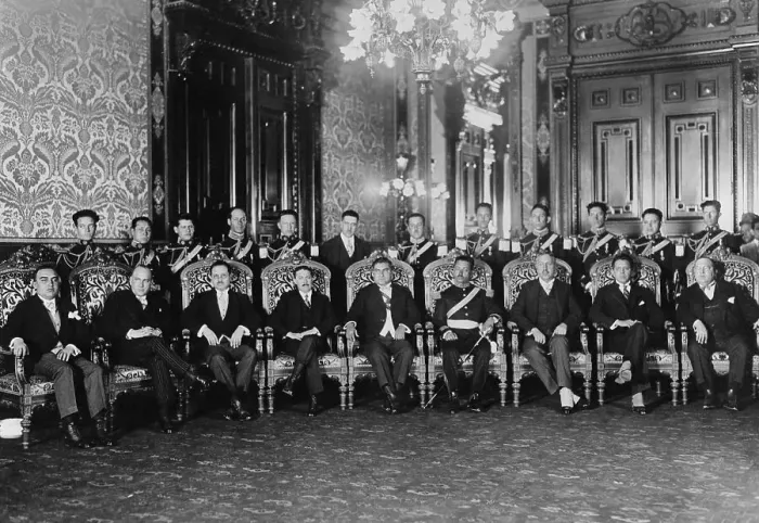Framed Print : Mexican President Portes Gil With Cabinet