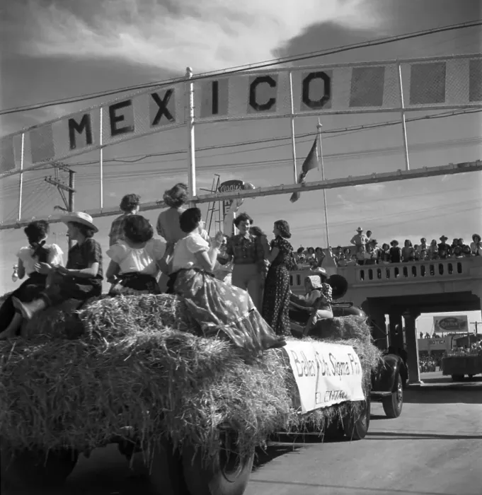 Framed Print : The US Mexico Border Framed Print : The US Mexico Border