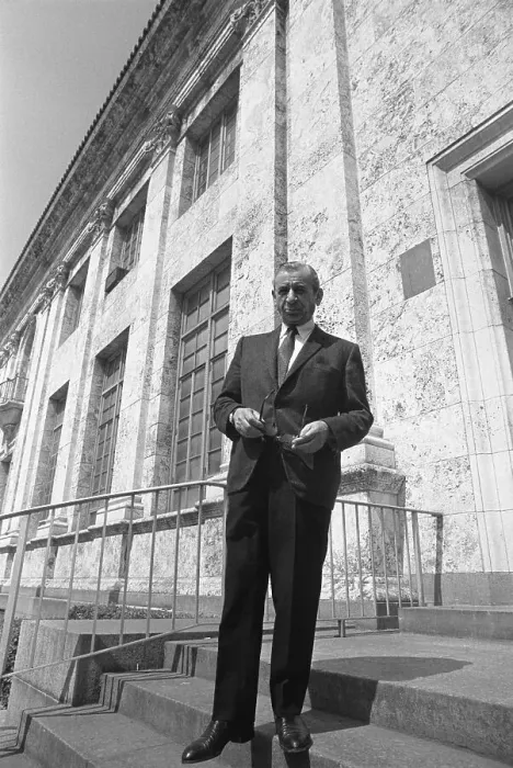 Framed Print : Meyer Lansky On Courthouse Stems