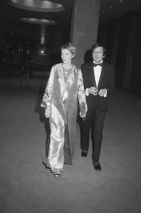 Framed Print : Mia Farrow, Andre Previn Fulllength Framed Print : Mia Farrow, Andre Previn Fulllength