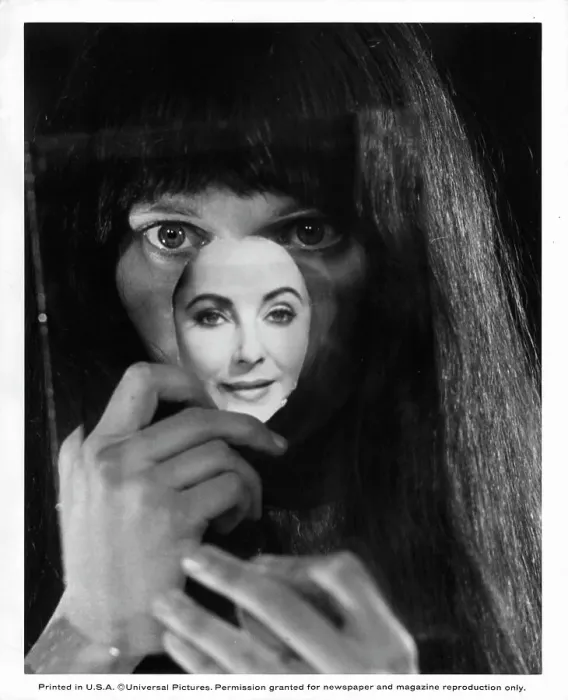Framed Print : Mia Farrow And Elizabeth Taylor In Secret Ceremony Framed Print : Mia Farrow And Elizabeth Taylor In Secret Ceremony