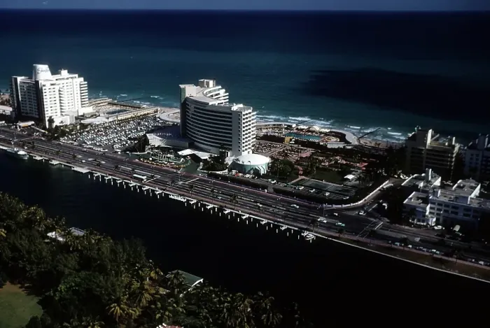 Framed Print : MIAMI BEACH HOTELS Framed Print : MIAMI BEACH HOTELS