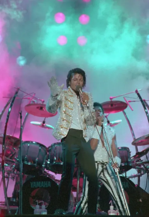 Framed Print : Michael Jackson Performing Framed Print : Michael Jackson Performing