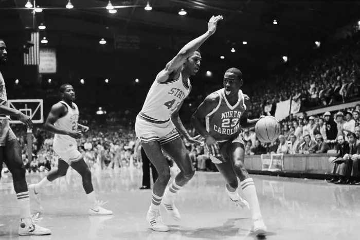 Framed Print : Michael Jordan Dribbling Past Defender