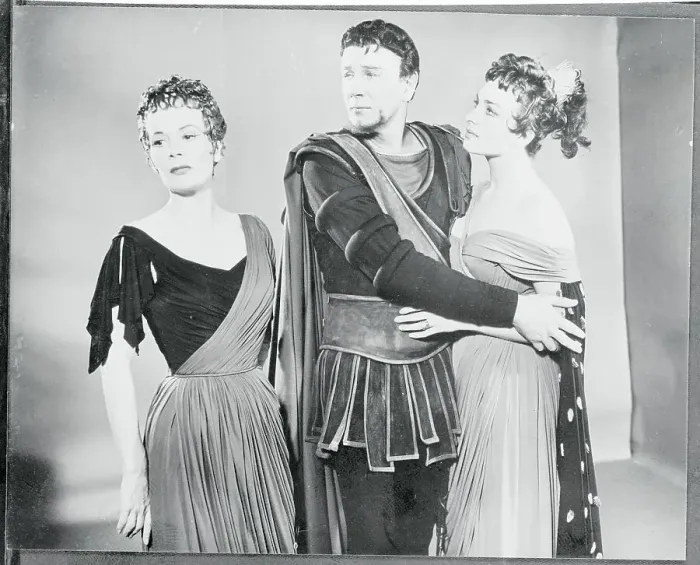 Framed Print : Michael Redgrave with Leueen MacGrath and Barbara Jefford Framed Print : Michael Redgrave with Leueen MacGrath and Barbara Jefford