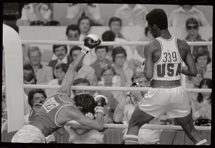 Framed Print : Michael Spinks in Boxing Match with Rufat Riskiev Framed Print : Michael Spinks in Boxing Match with Rufat Riskiev
