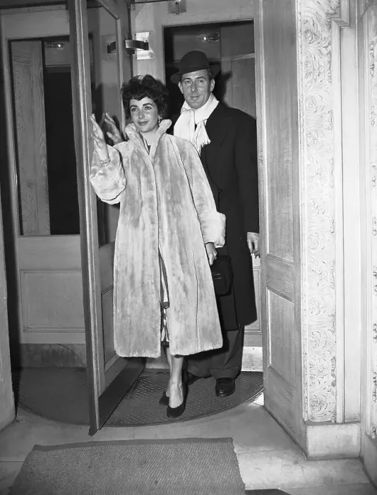 Framed Print : Michael Wilding and Liz Taylor Leave Building Framed Print : Michael Wilding and Liz Taylor Leave Building
